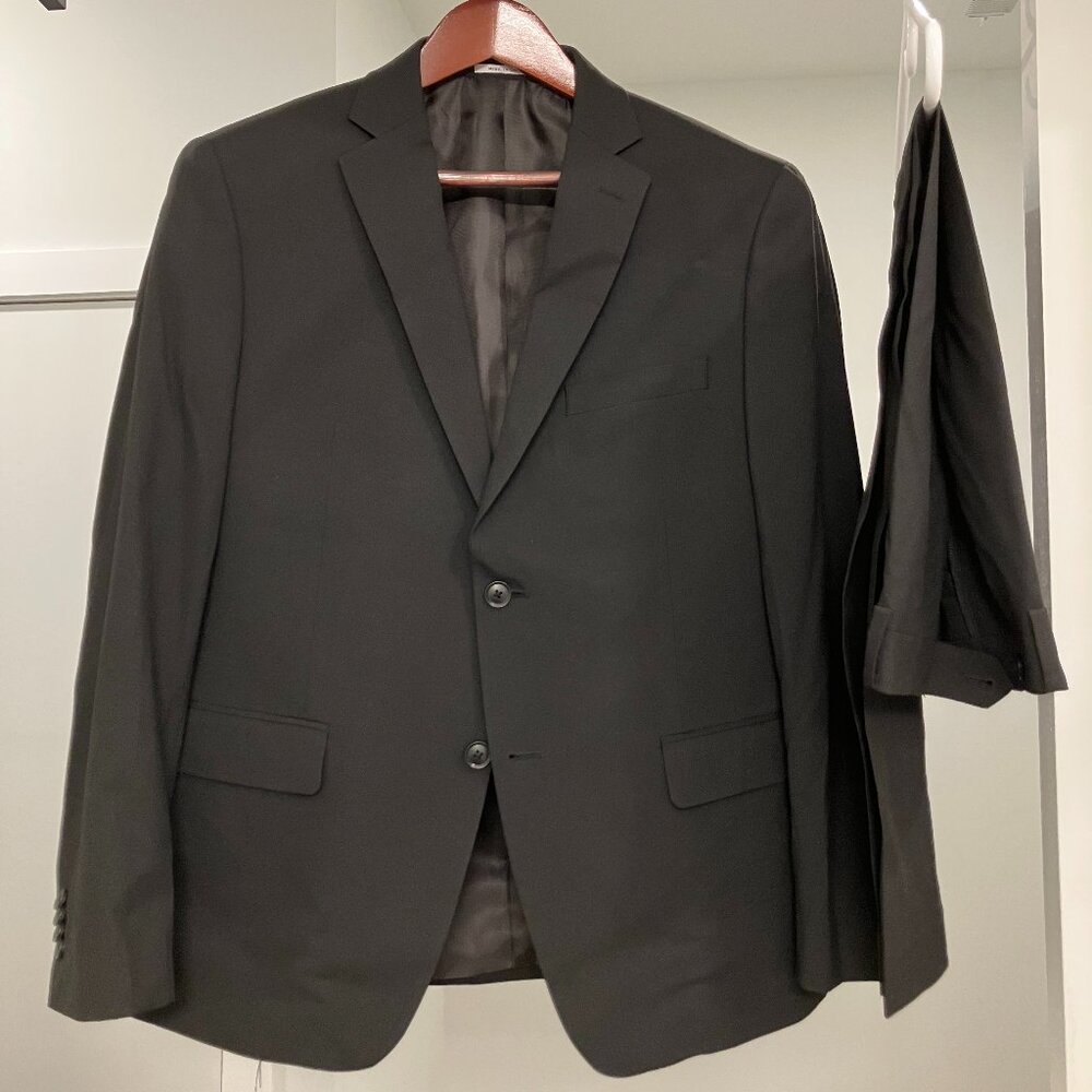 Alfani Slim Fit Black 2 Pcs Suit 40S (Approx) – Modern 2 Button